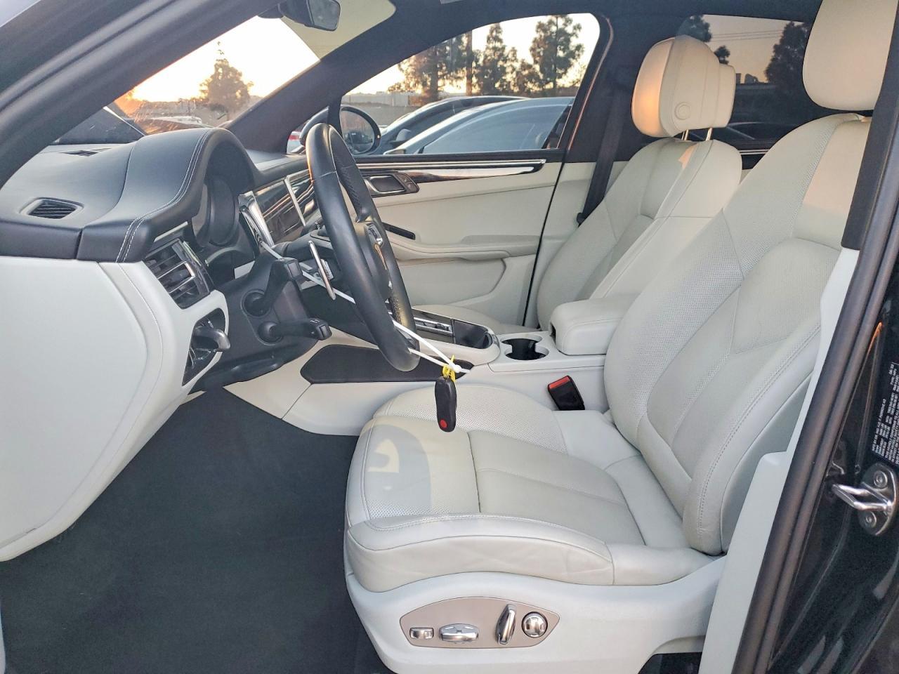 2023 PORSCHE Macan