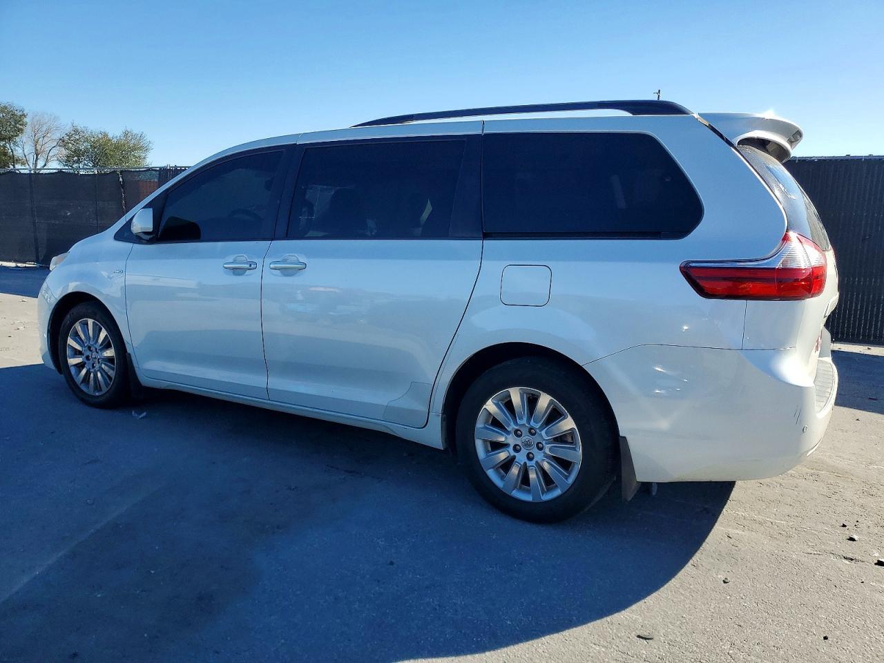 2016 TOYOTA SIENNA