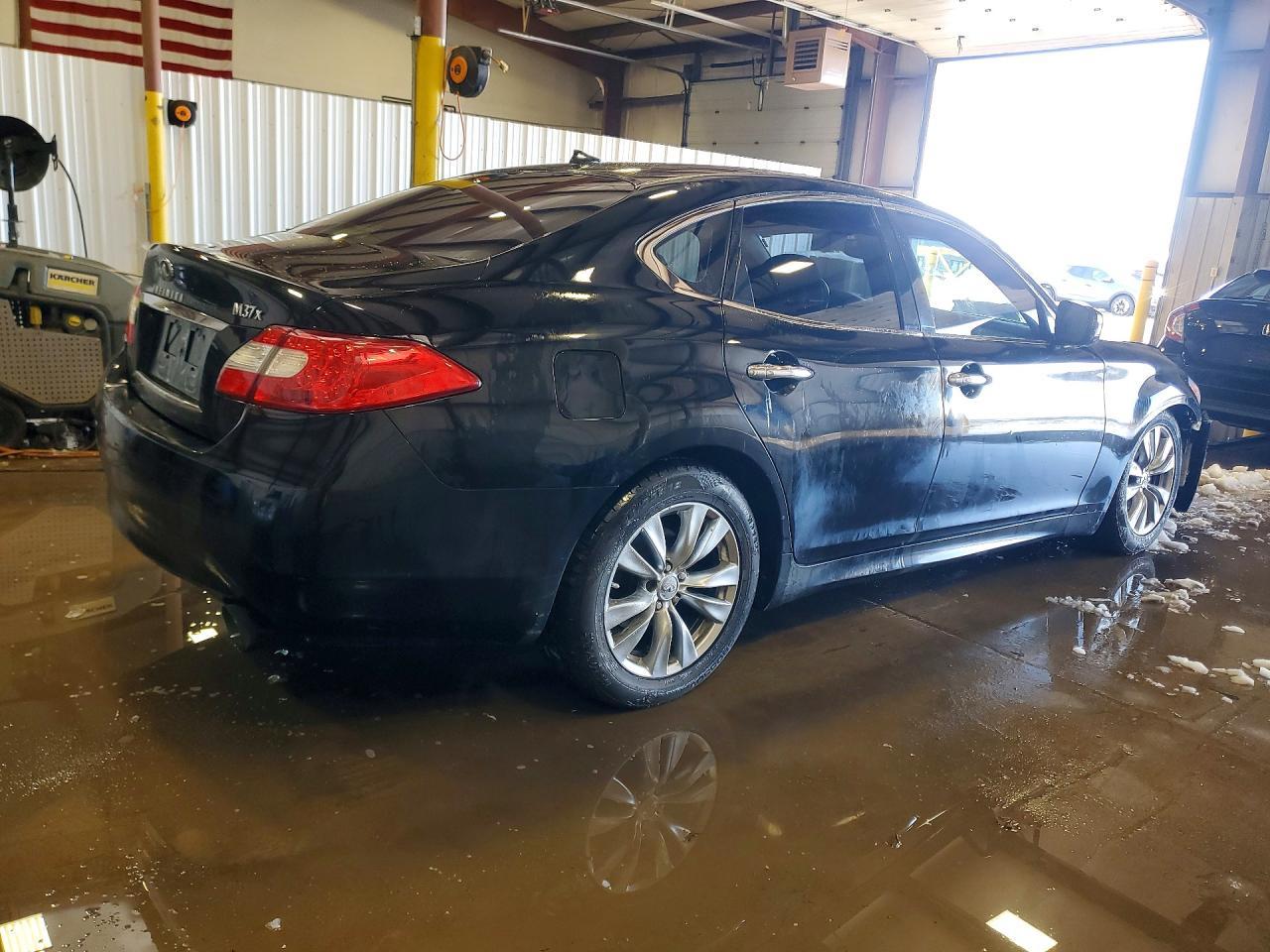 2011 INFINITI M37