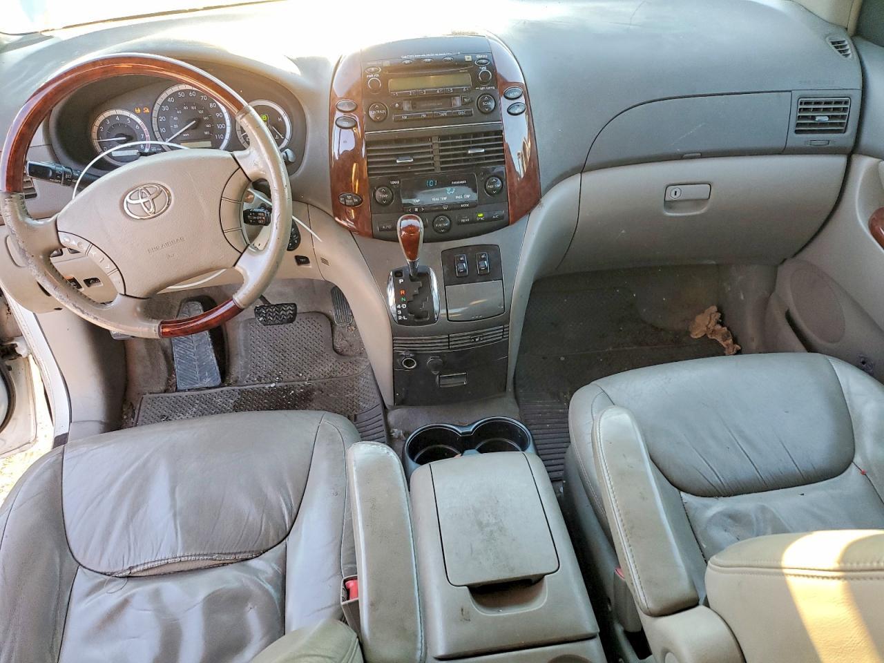 2004 TOYOTA SIENNA