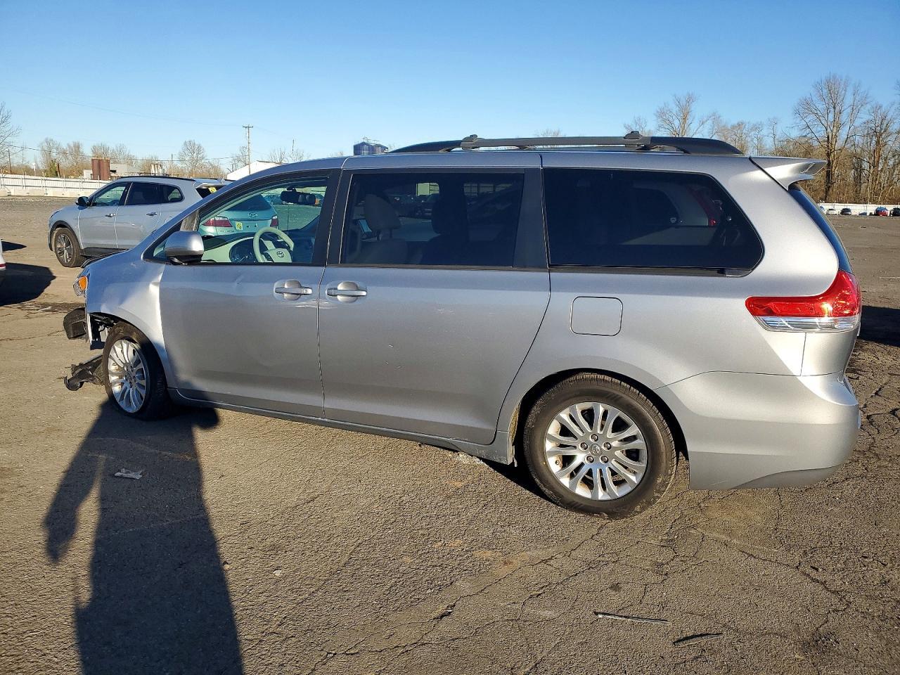 2013 TOYOTA SIENNA
