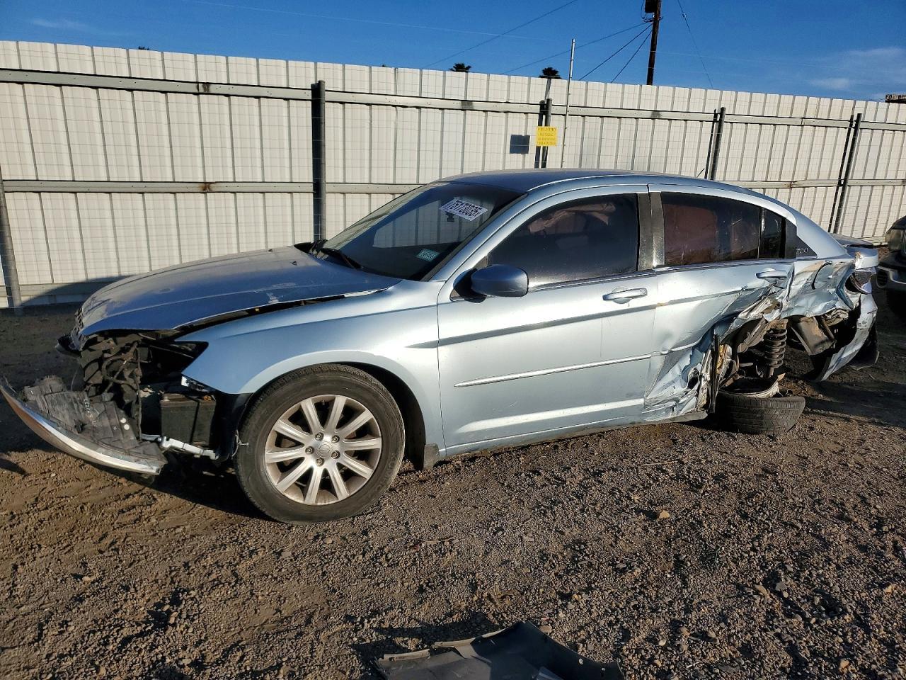 2013 CHRYSLER 200