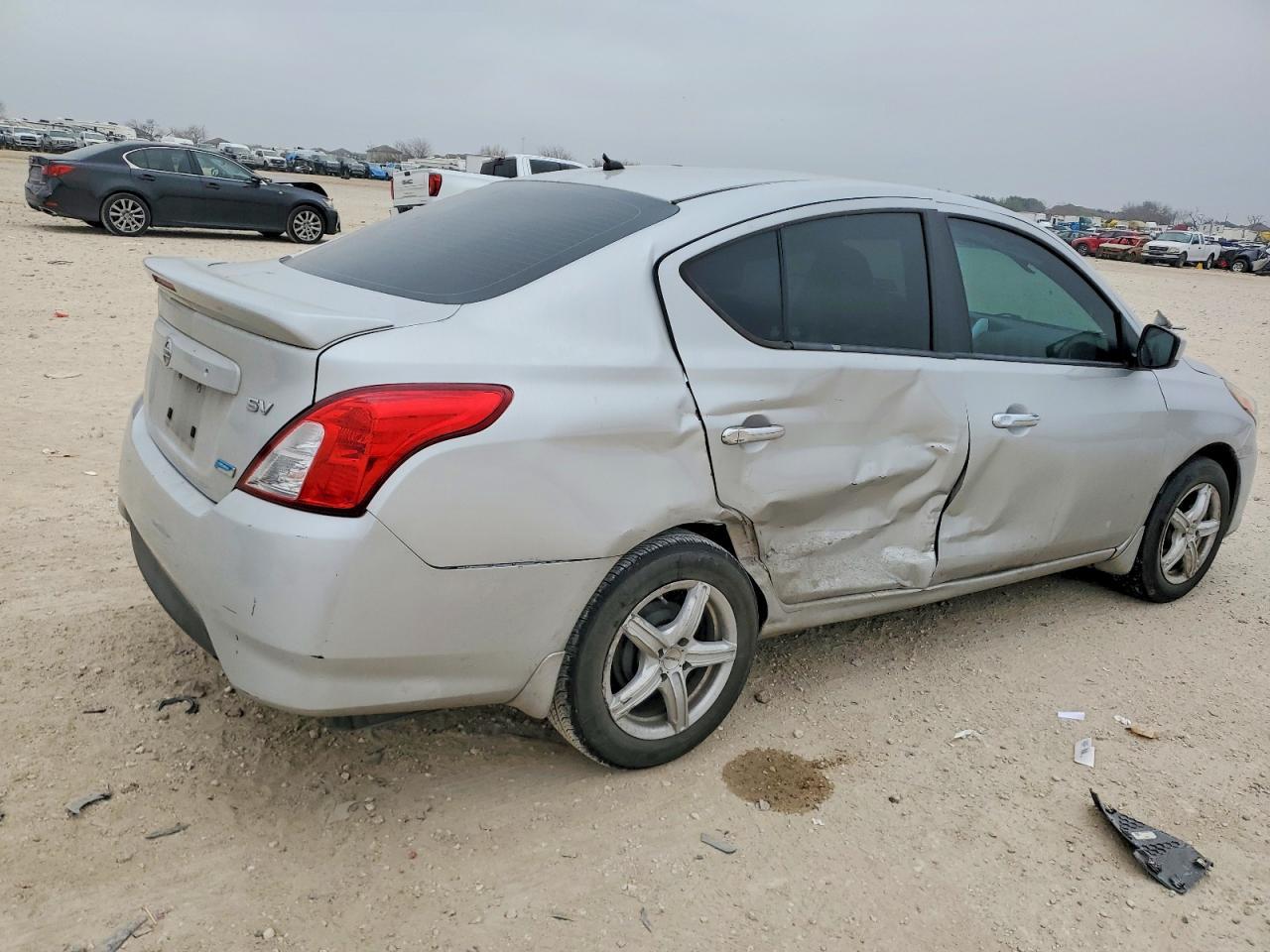 2016 NISSAN VERSA