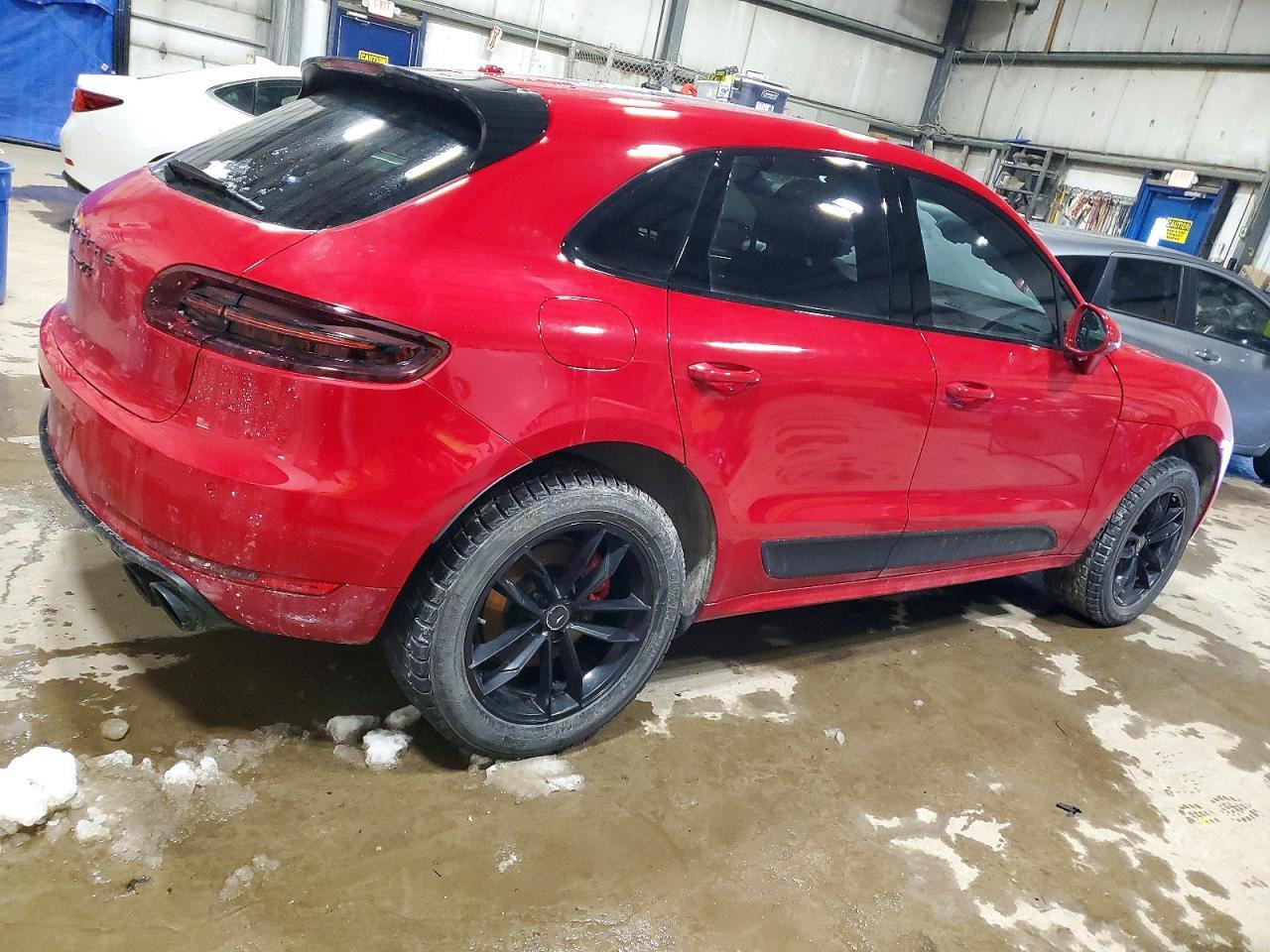 2017 PORSCHE Macan