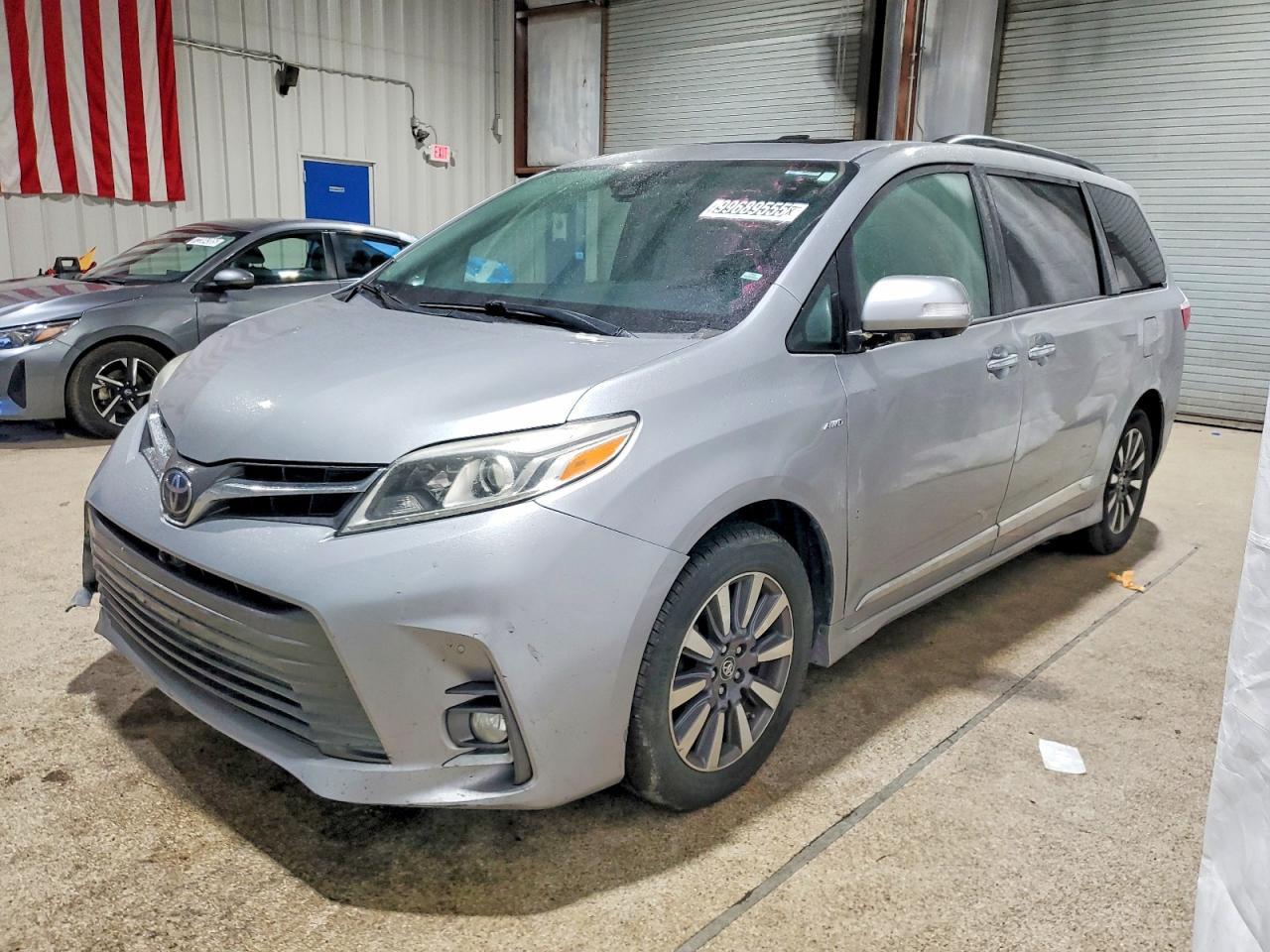 2018 TOYOTA SIENNA