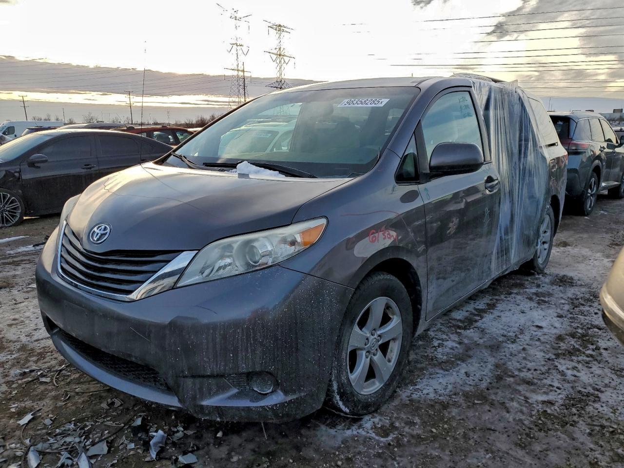 2013 TOYOTA SIENNA