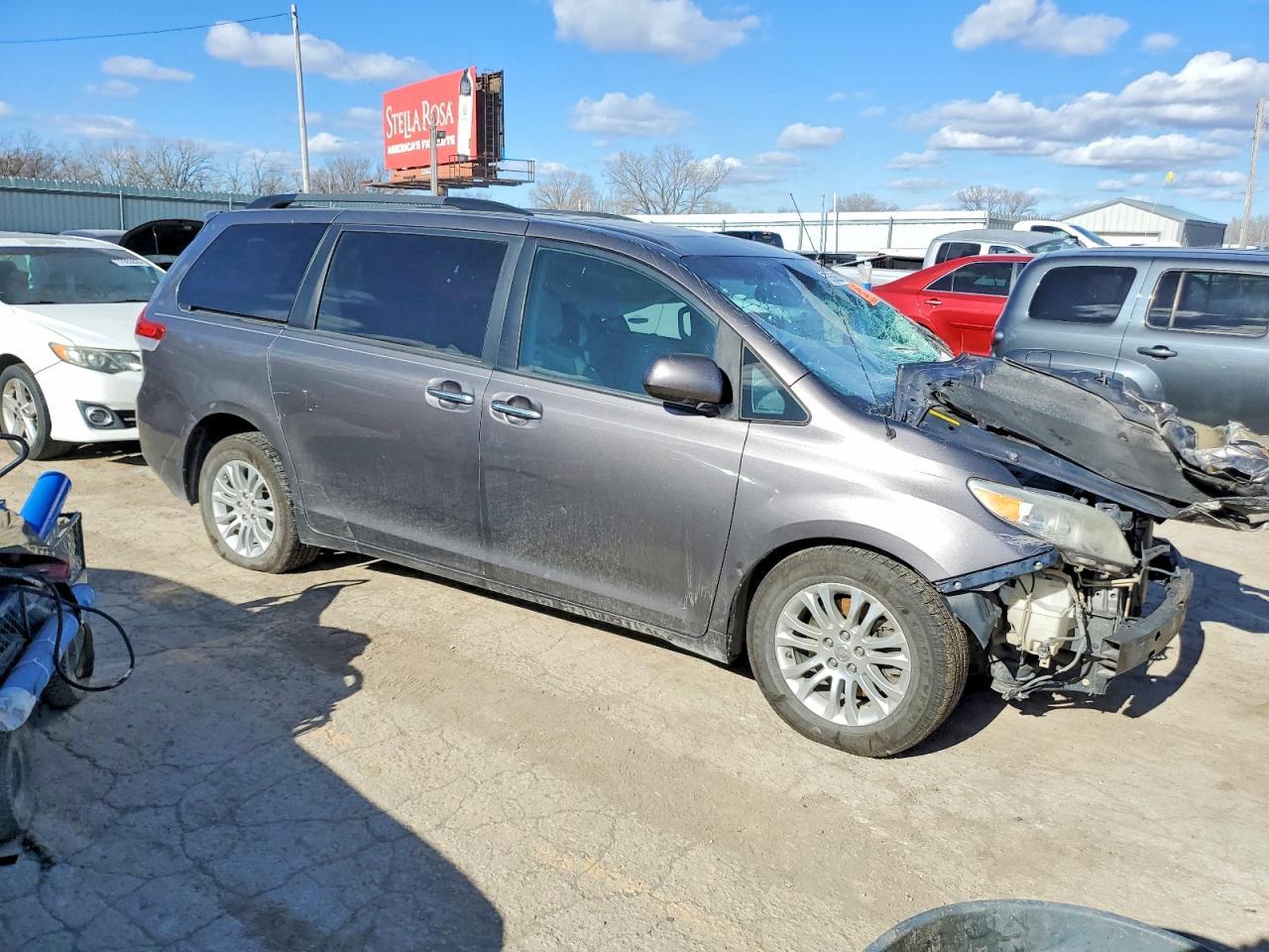 2014 TOYOTA SIENNA
