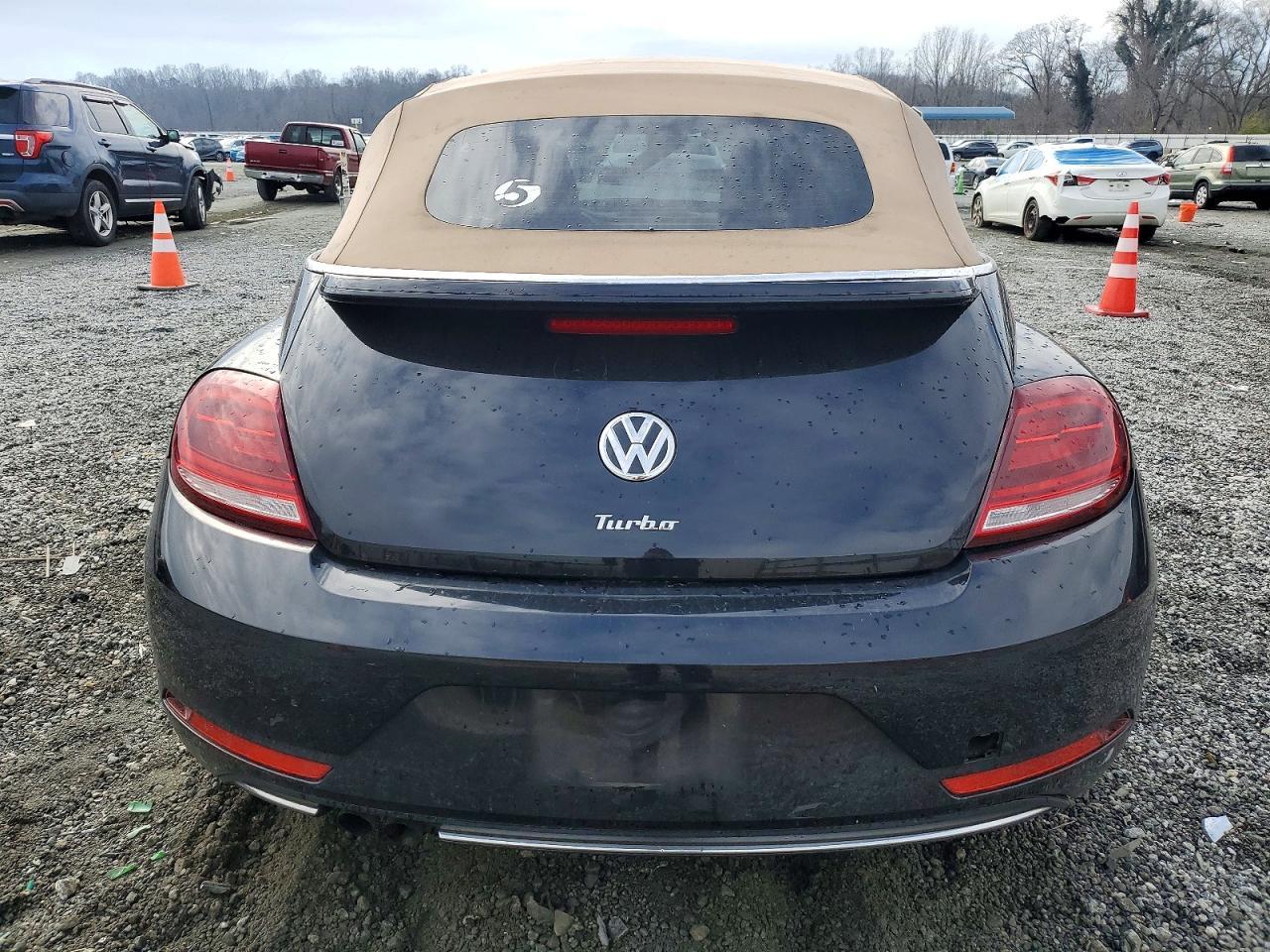 2018 VOLKSWAGEN Beetle