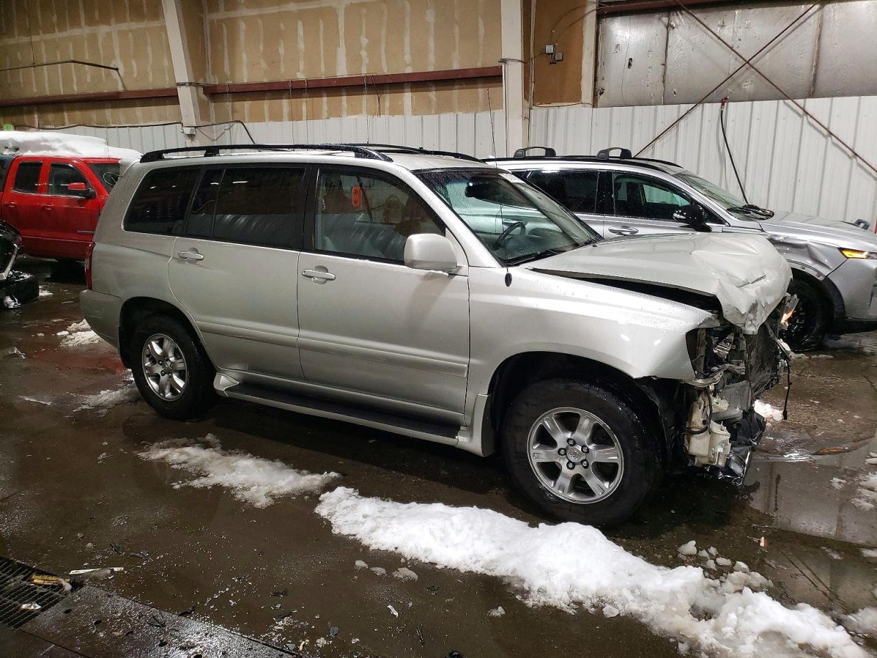 2004 TOYOTA HIGHLANDER