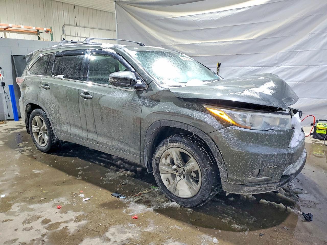 2016 TOYOTA HIGHLANDER