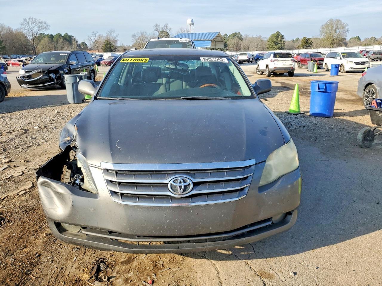 2005 TOYOTA Avalon