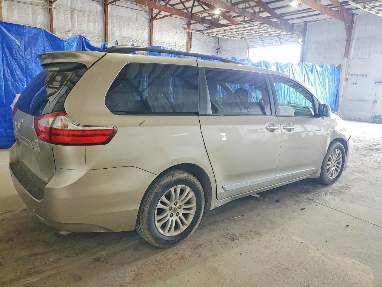 2015 TOYOTA SIENNA