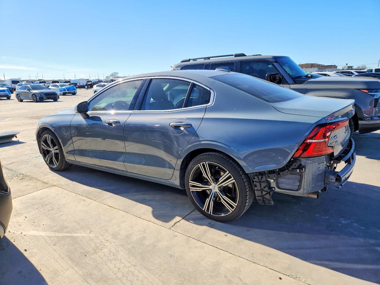 2022 VOLVO S60