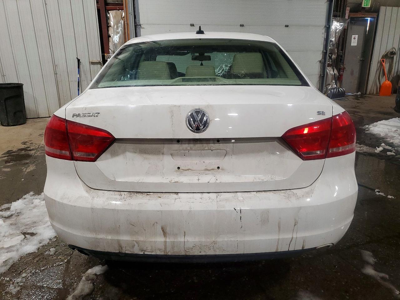 2012 VOLKSWAGEN Passat