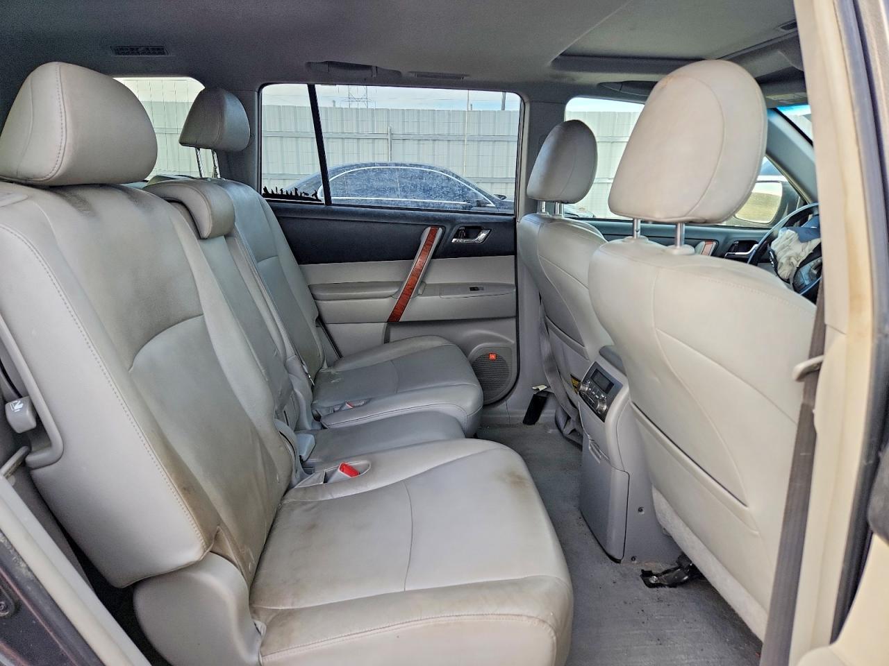 2015 TOYOTA HIGHLANDER