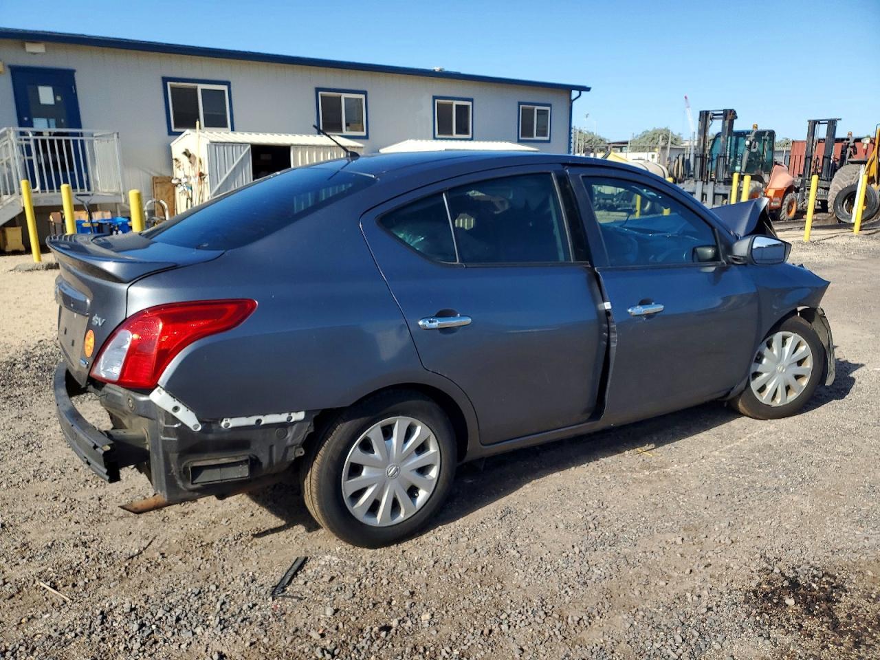 2016 NISSAN VERSA