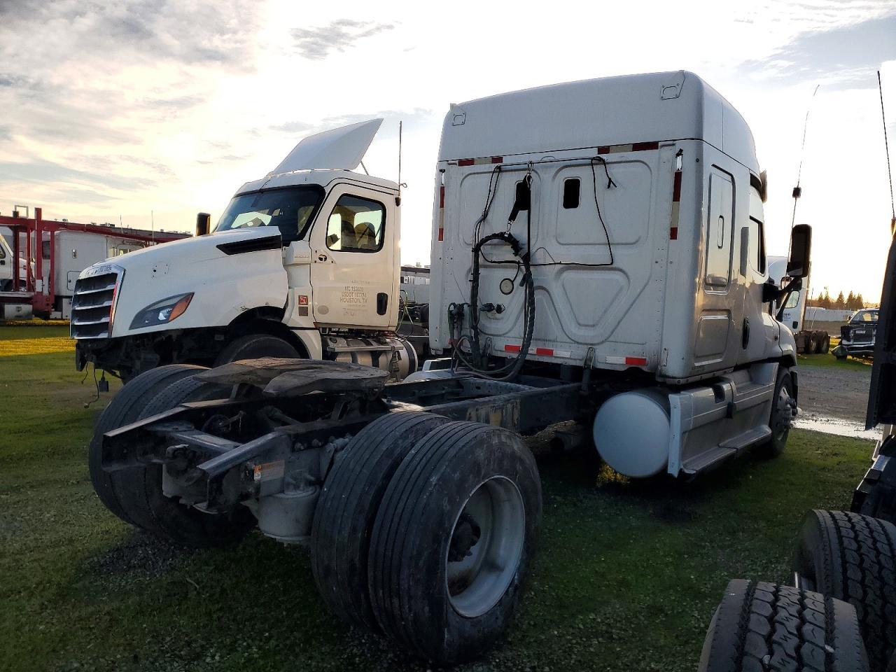 2015 FREIGHTLINER CASCADIA