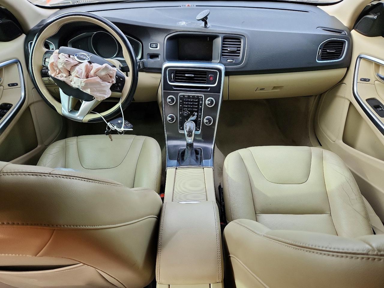 2015 VOLVO S60