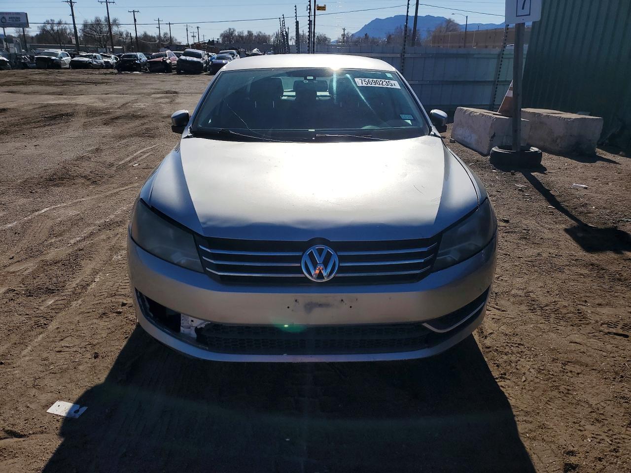 2014 VOLKSWAGEN Passat