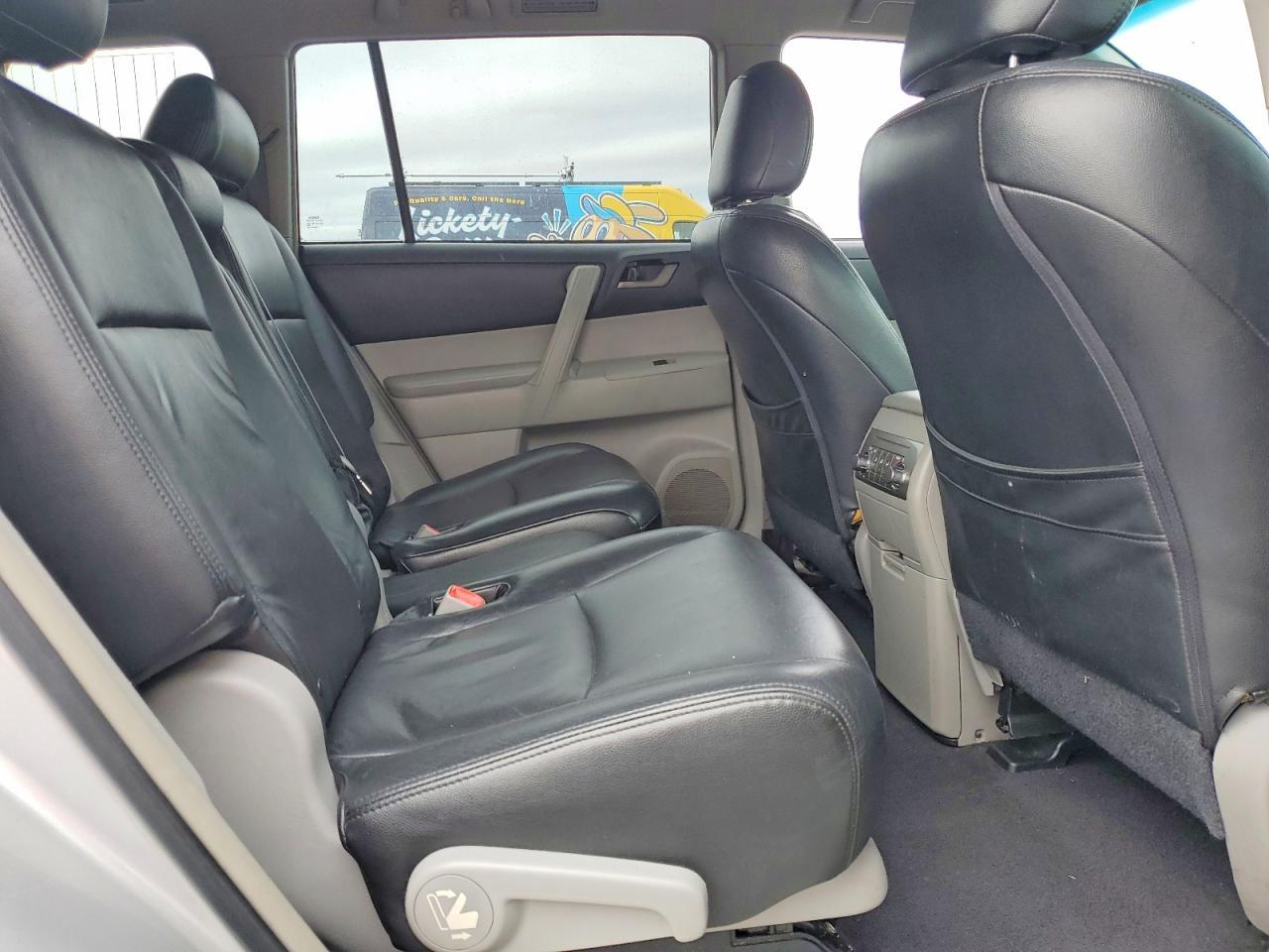 2011 TOYOTA HIGHLANDER