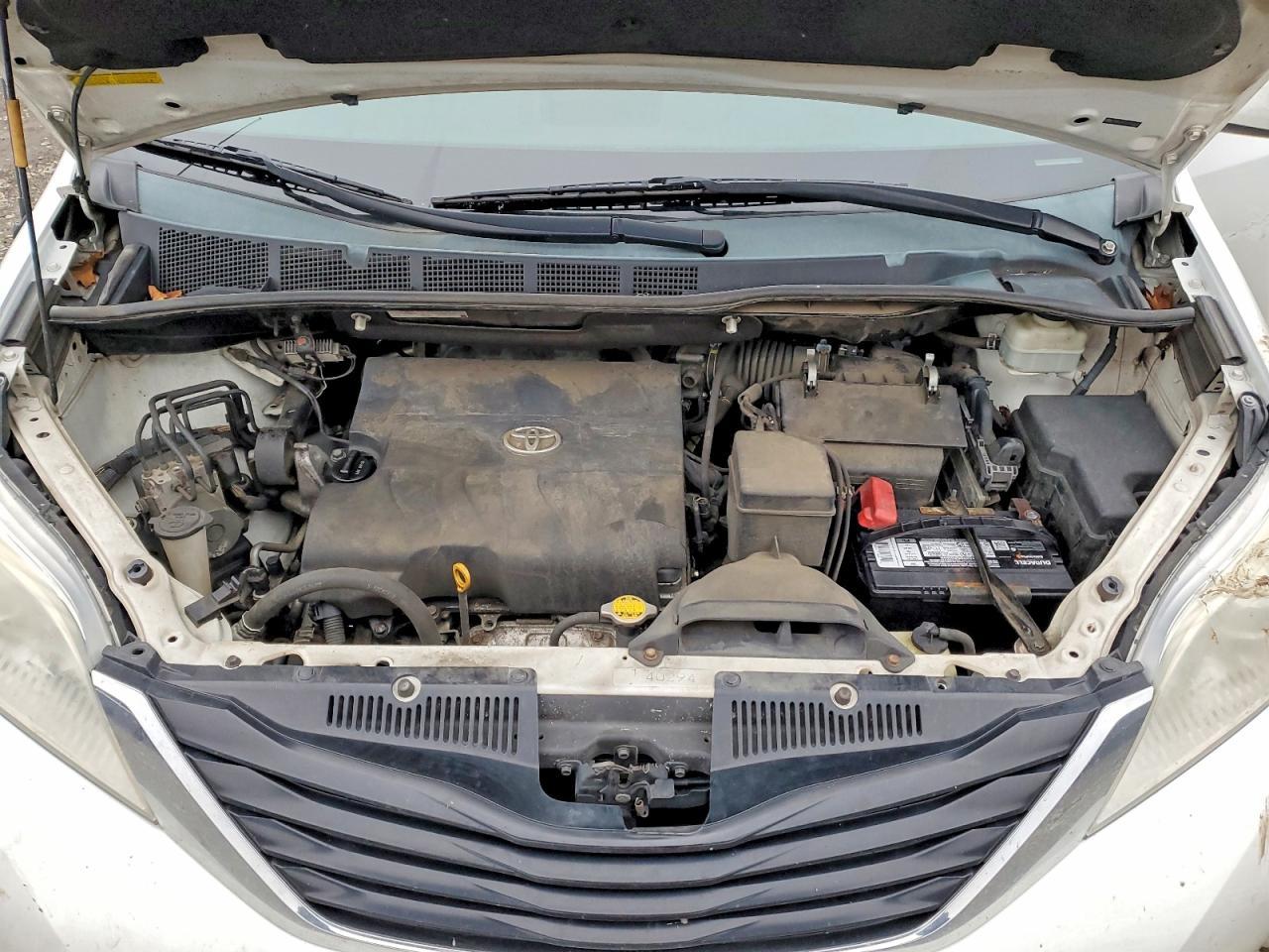 2012 TOYOTA SIENNA