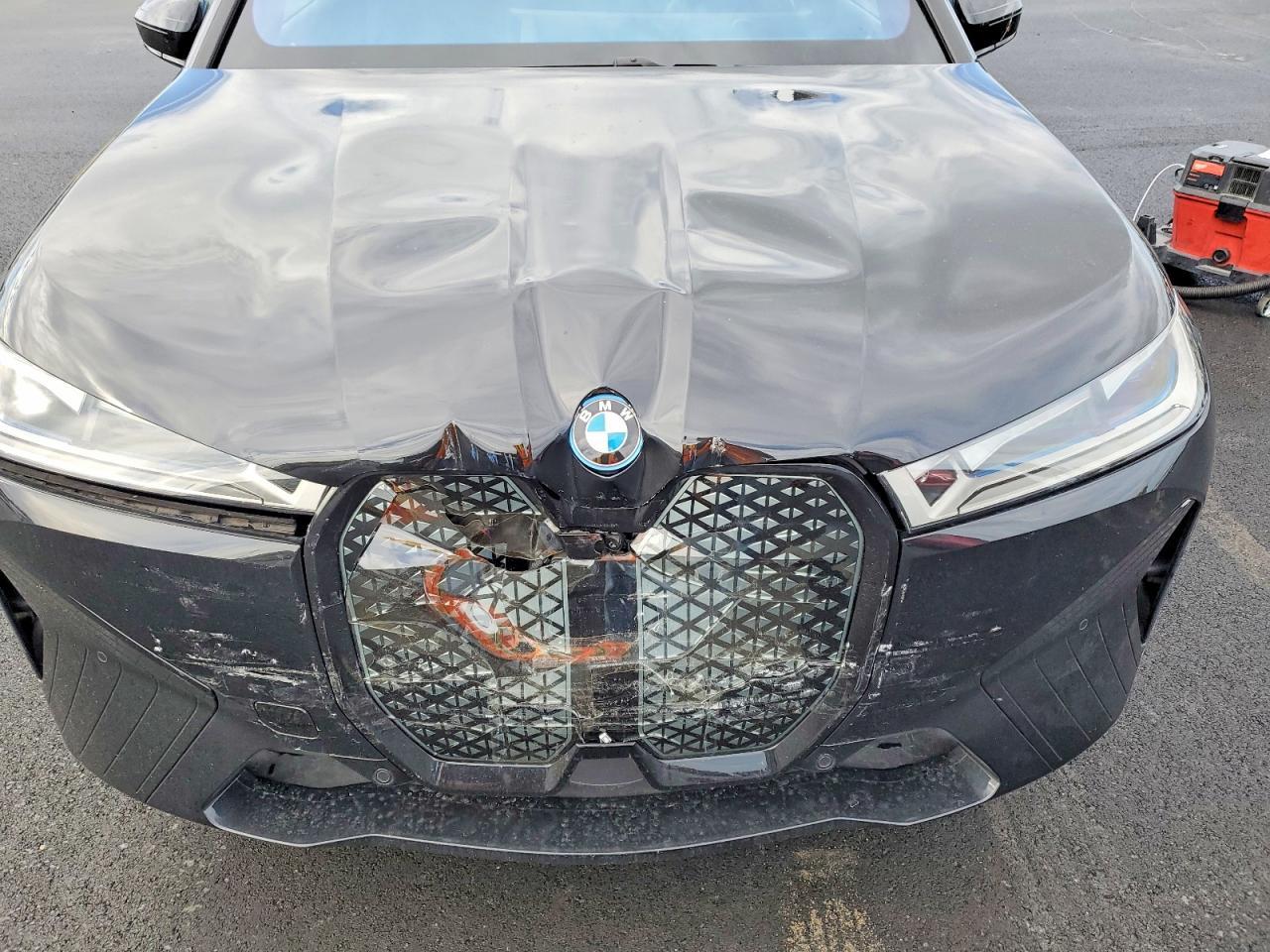 2025 BMW iX