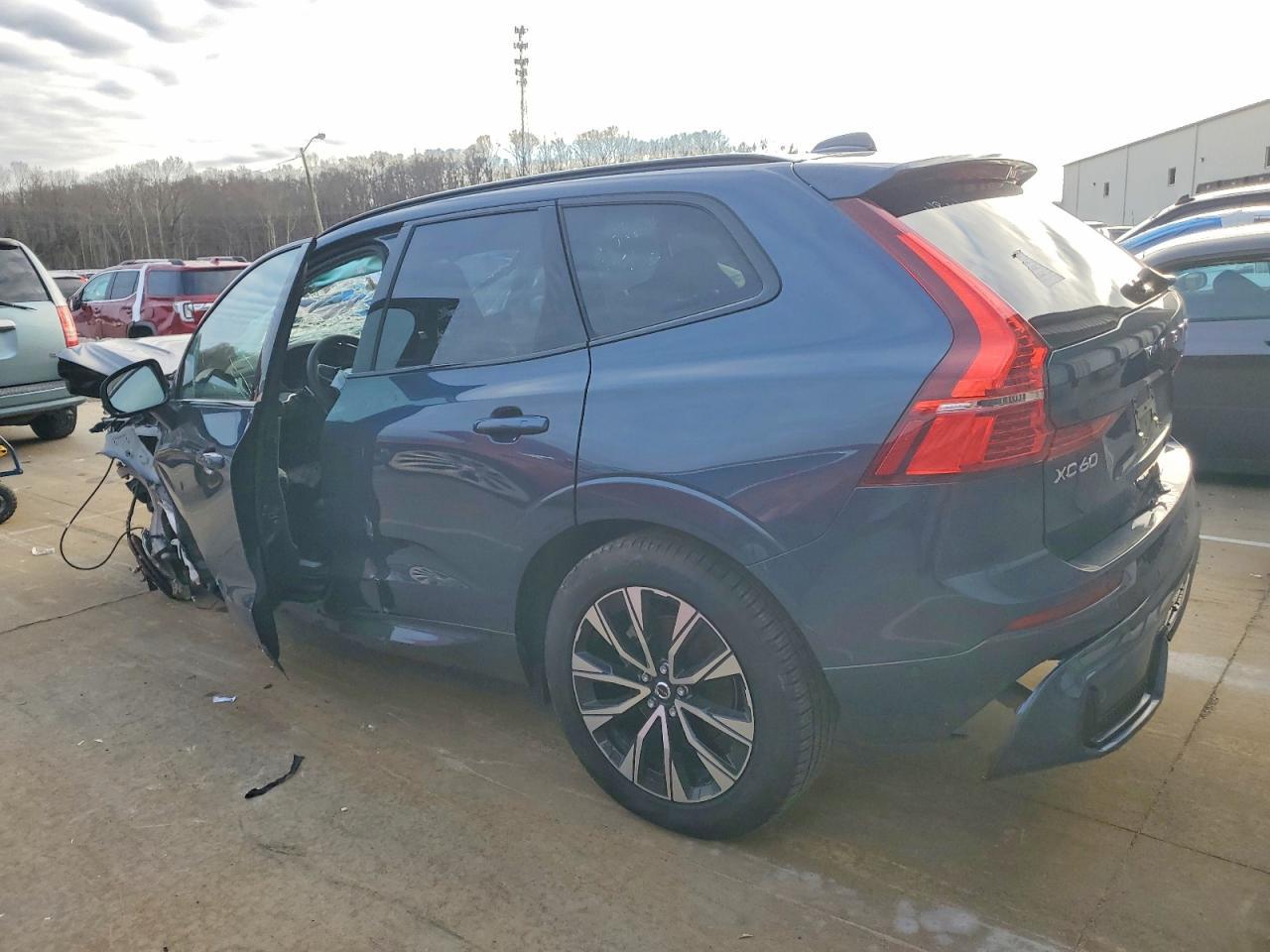 2025 VOLVO XC60
