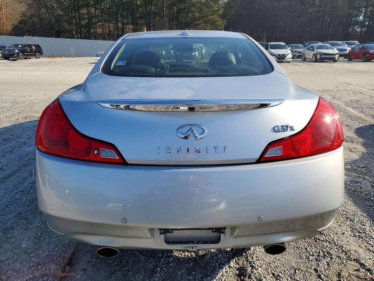 2011 INFINITI G37
