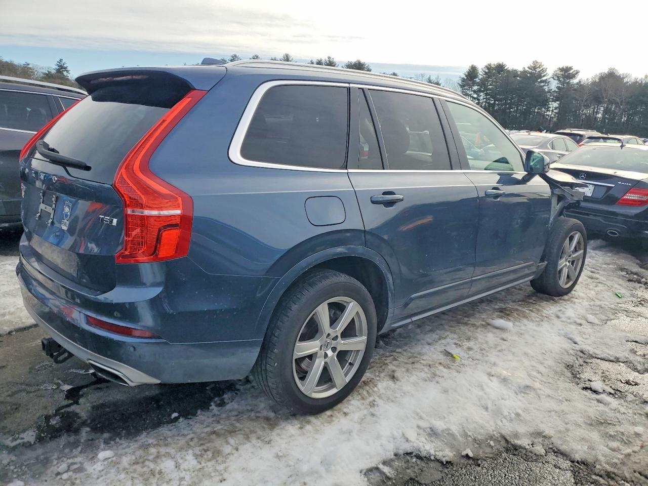 2021 VOLVO XC90