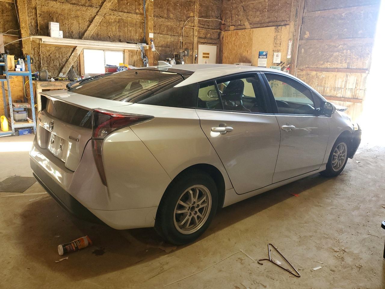 2016 TOYOTA PRIUS