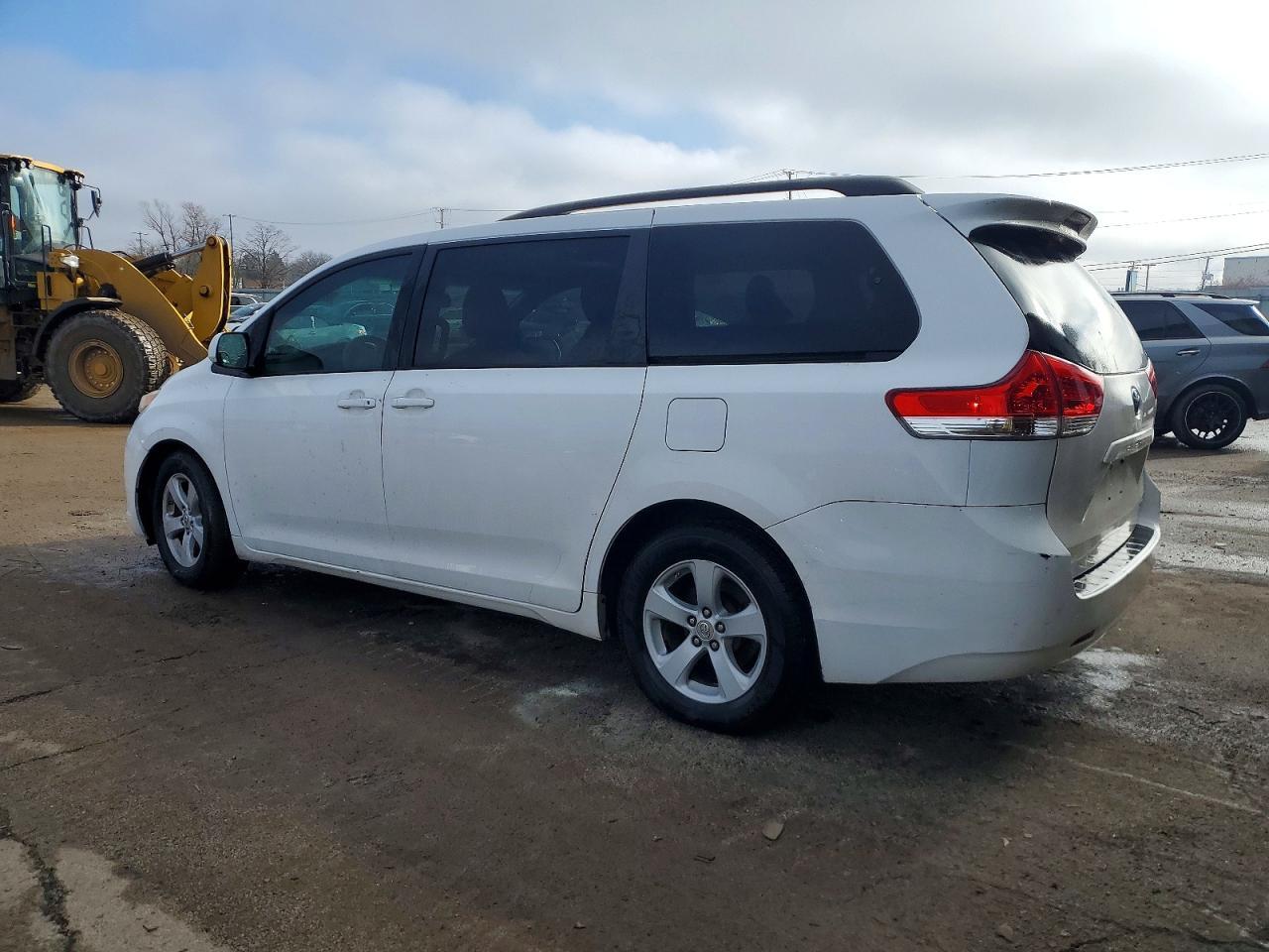 2011 TOYOTA SIENNA