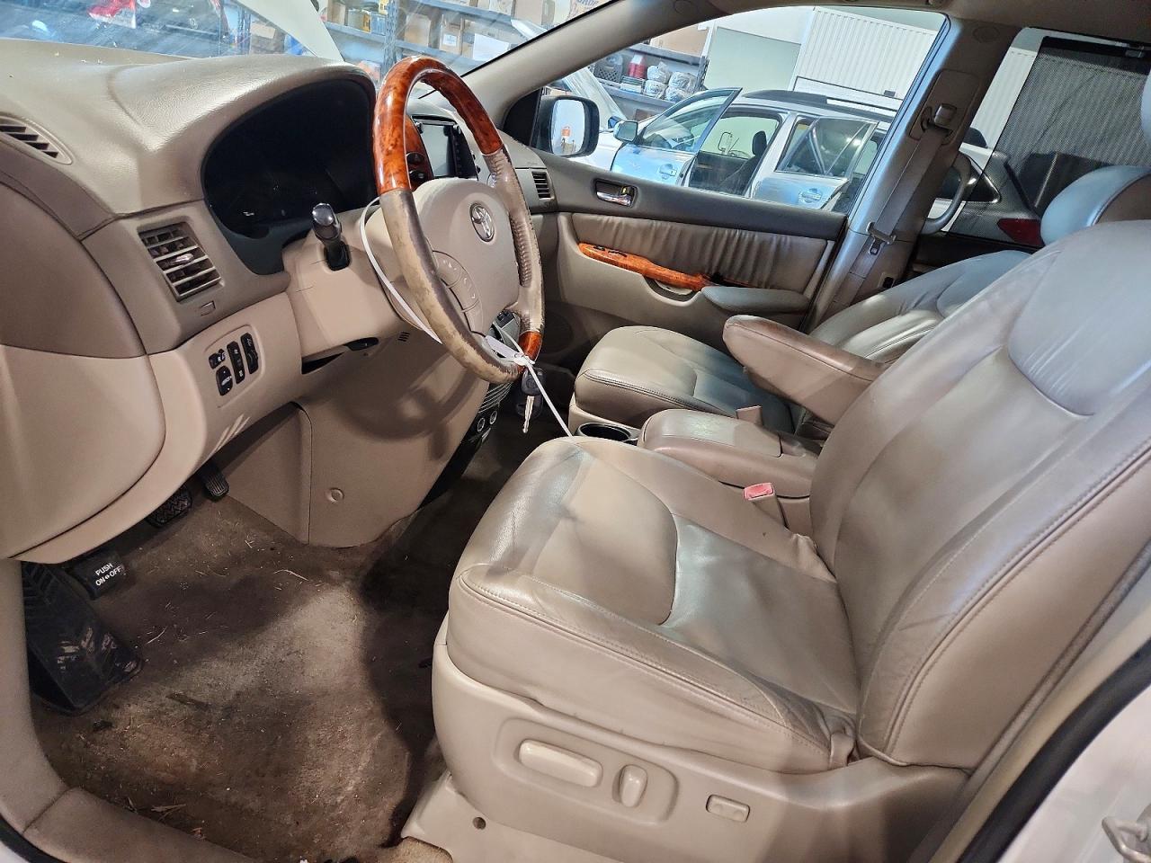 2006 TOYOTA SIENNA
