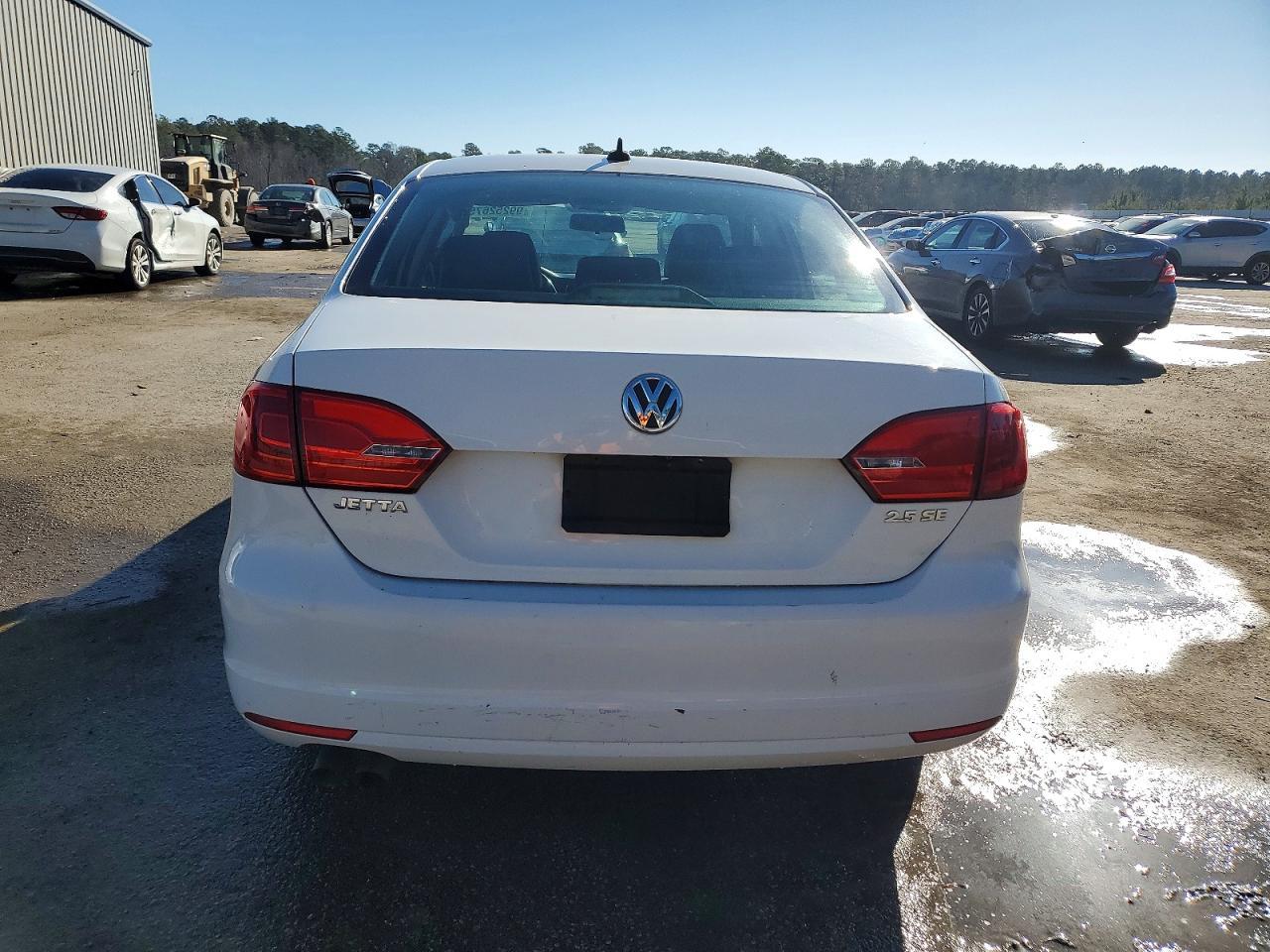 2011 VOLKSWAGEN JETTA
