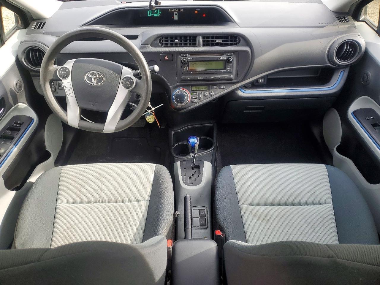 2013 TOYOTA Prius c