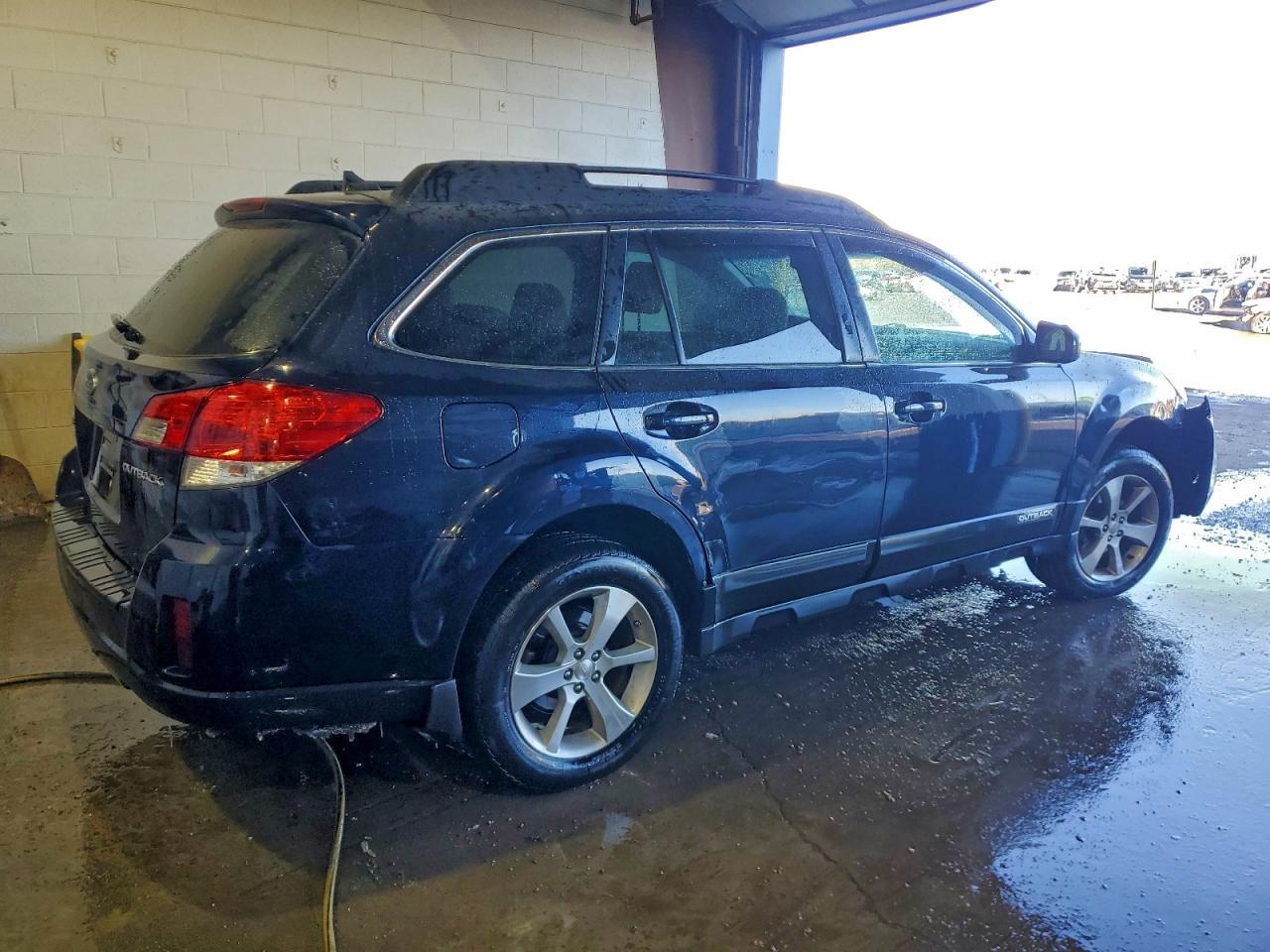 2013 SUBARU Outback