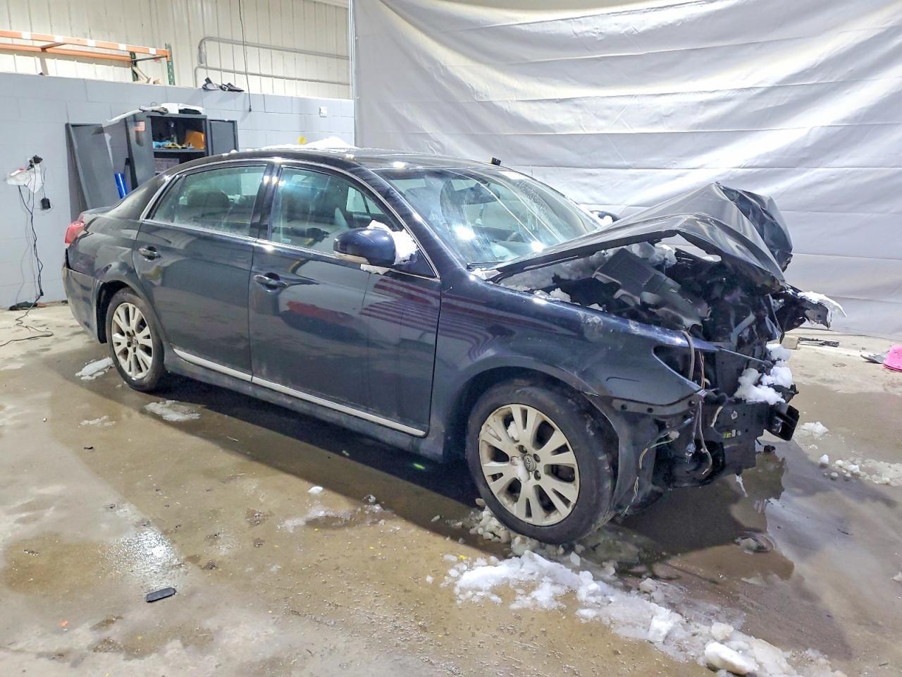 2011 TOYOTA Avalon