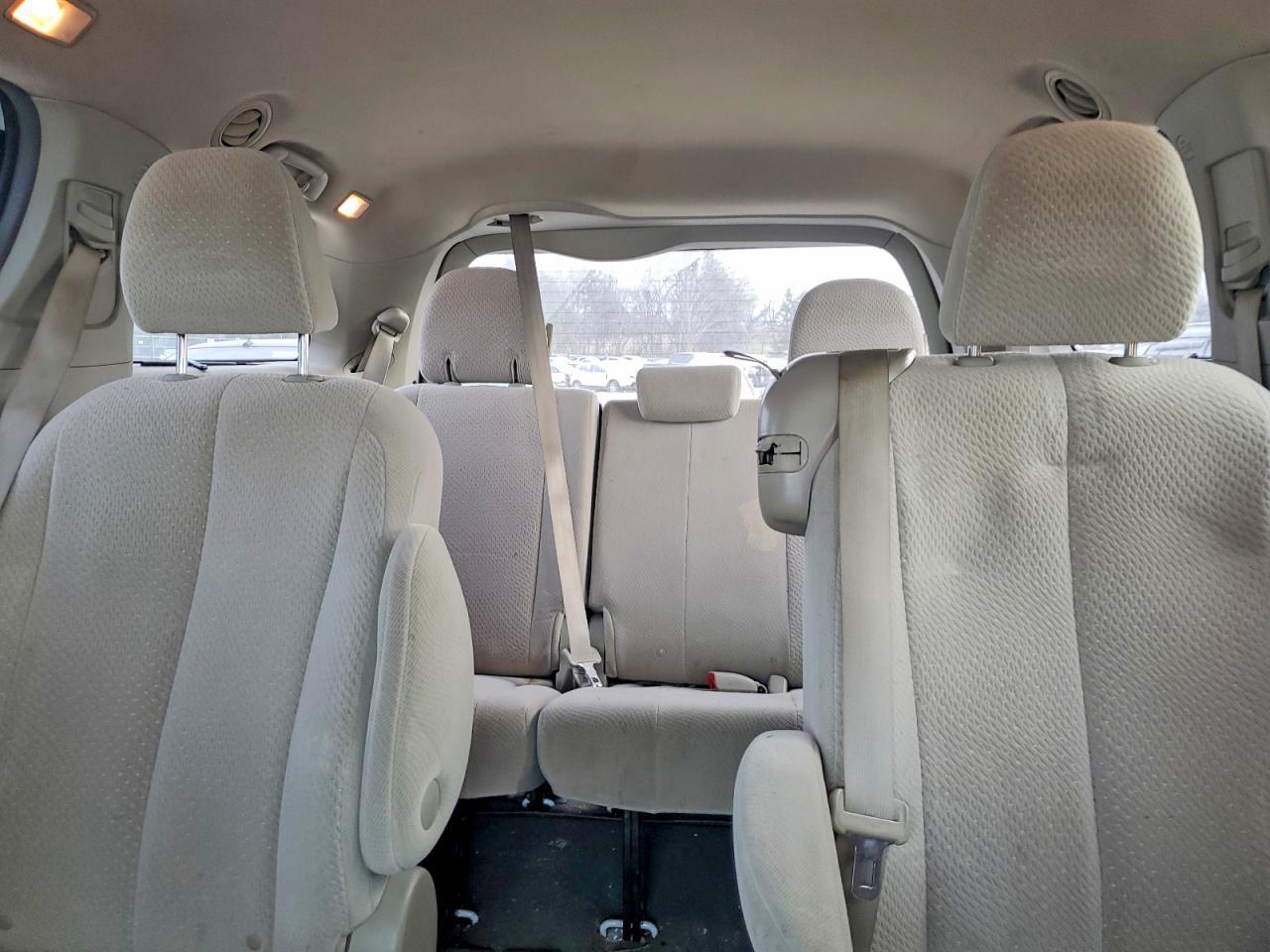 2011 TOYOTA SIENNA
