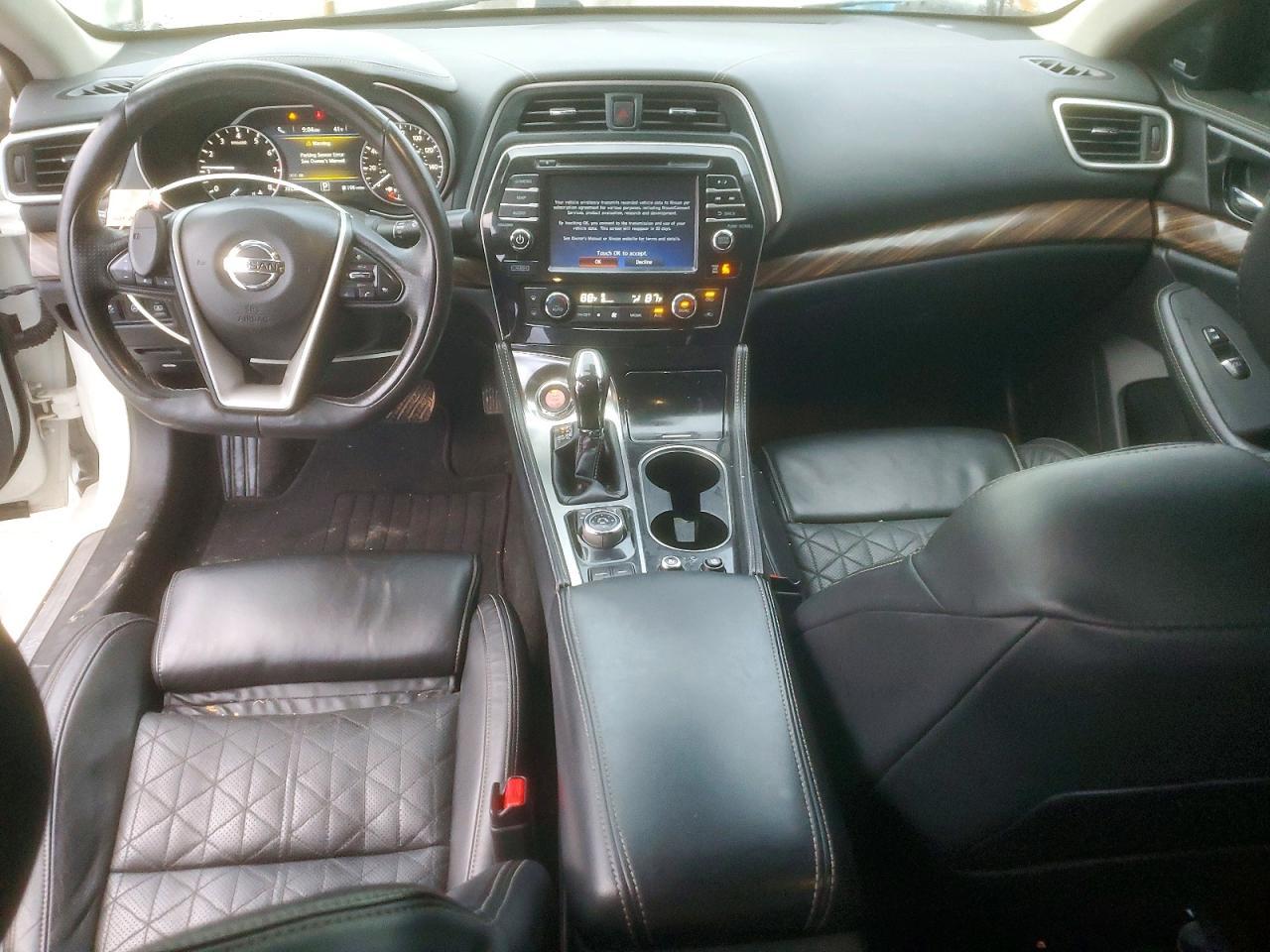 2017 NISSAN Maxima