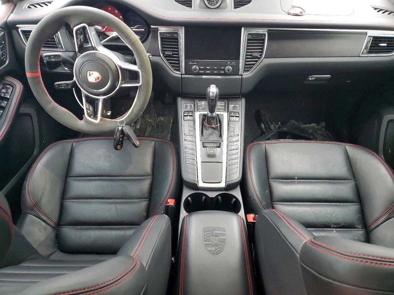 2017 PORSCHE Macan