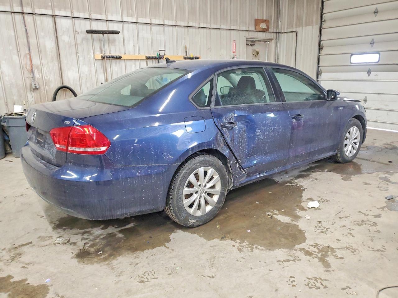 2015 VOLKSWAGEN Passat