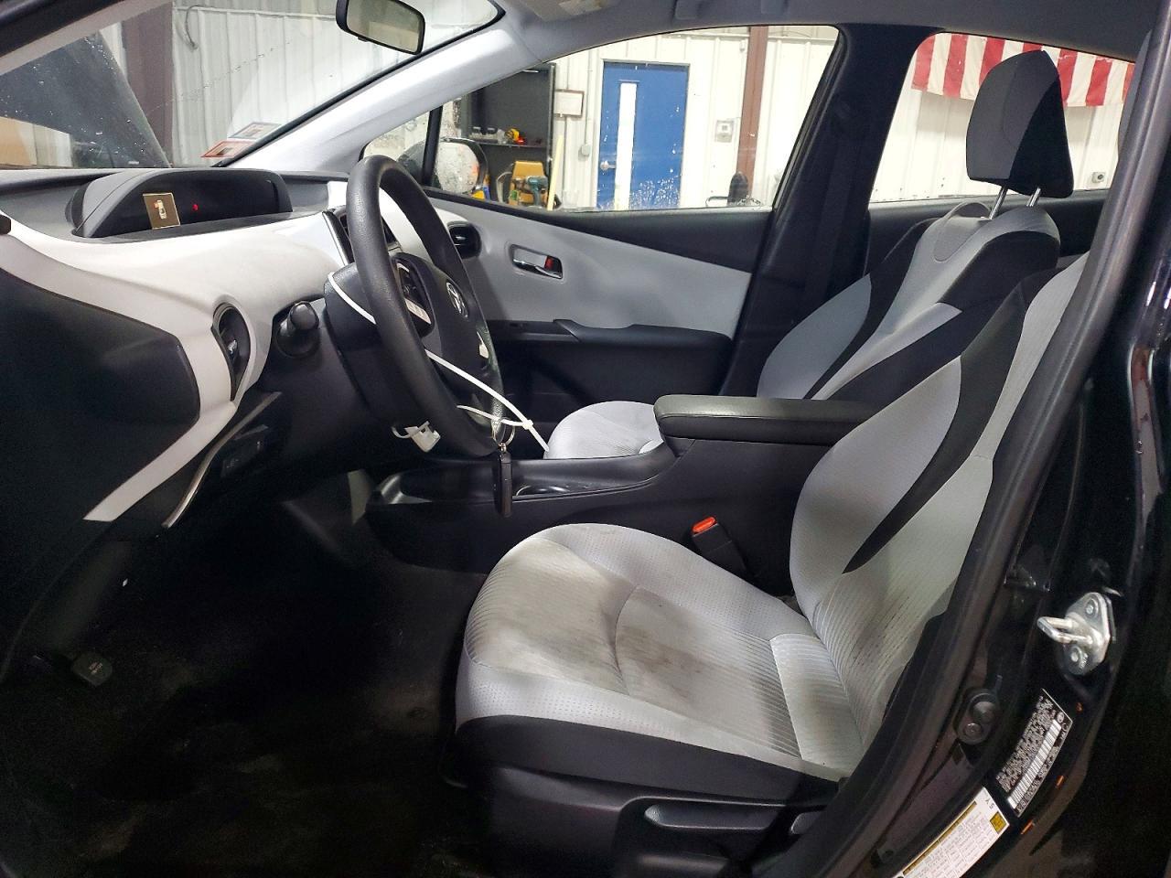 2016 TOYOTA PRIUS