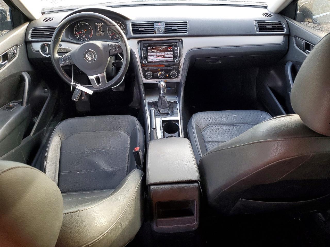 2012 VOLKSWAGEN Passat