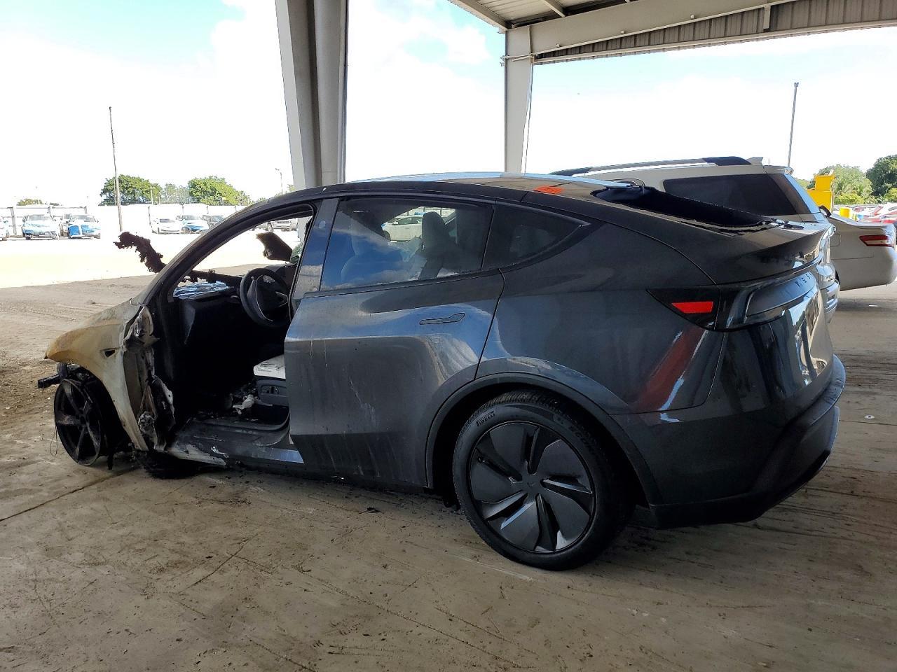 2026 TESLA MODEL Y