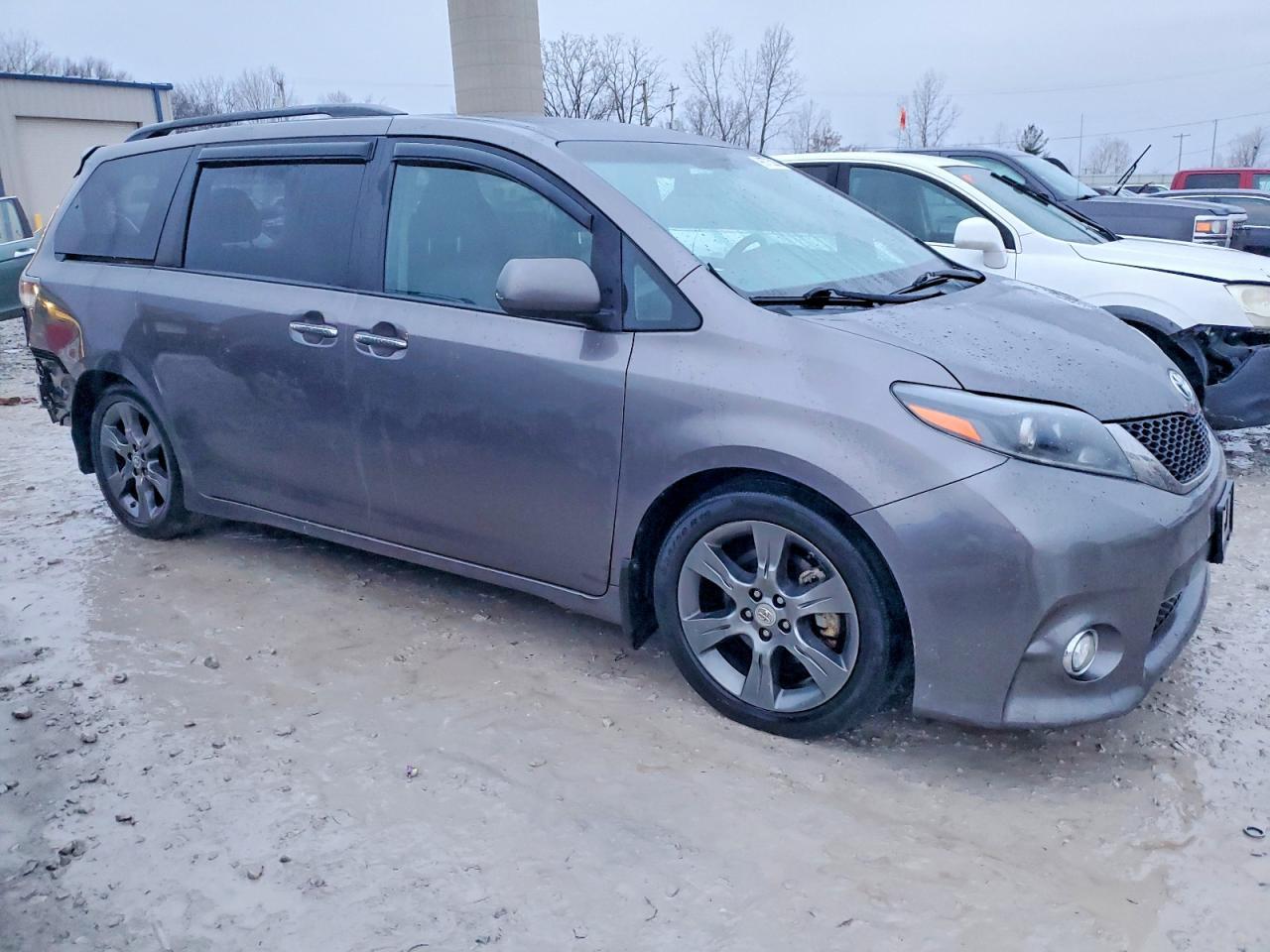 2015 TOYOTA SIENNA