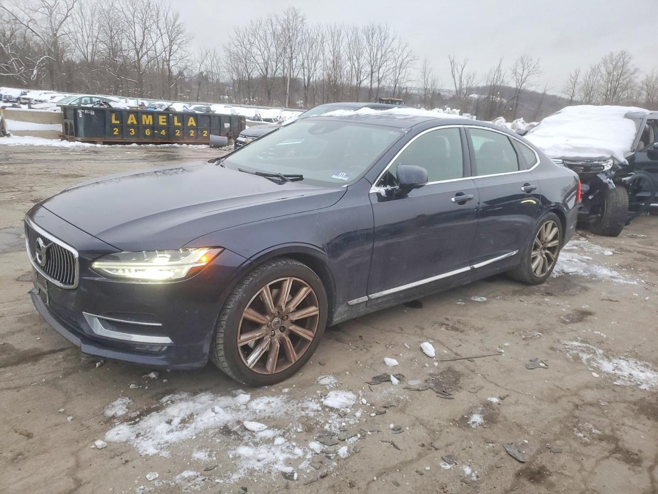 2017 VOLVO S90
