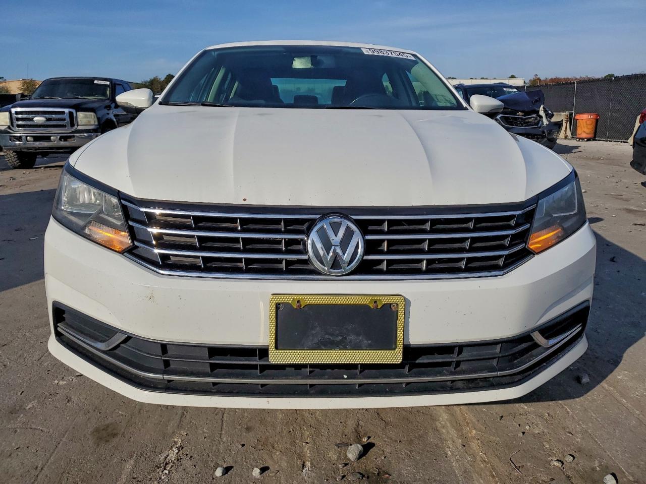 2017 VOLKSWAGEN Passat