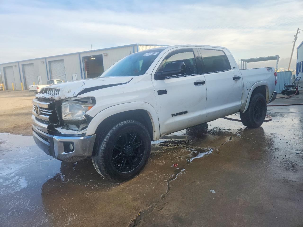 2017 TOYOTA TUNDRA