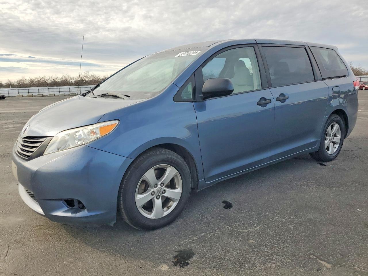 2014 TOYOTA SIENNA