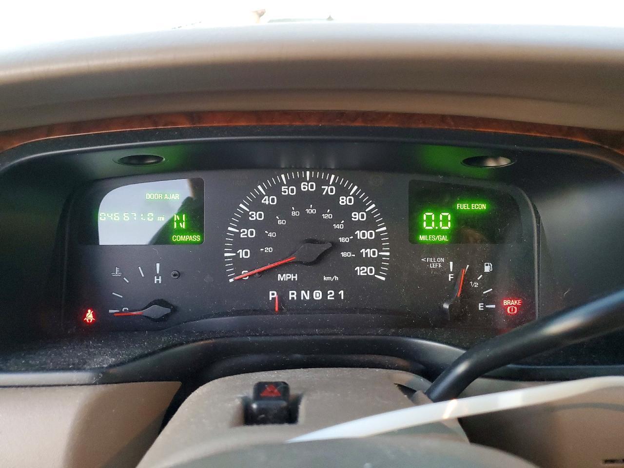 2000 LINCOLN Town Car