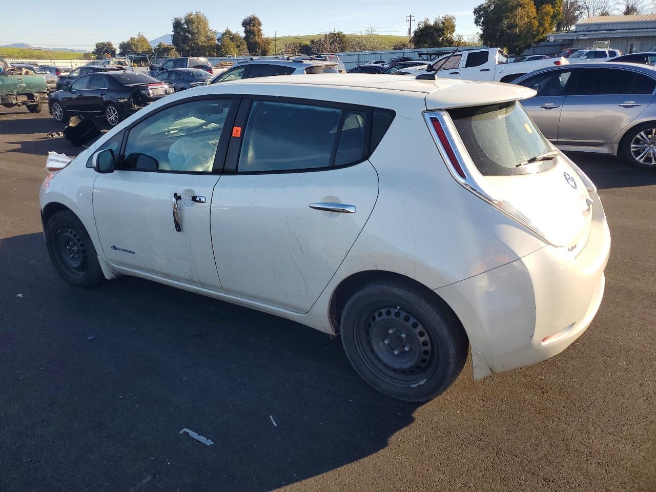2016 NISSAN LEAF